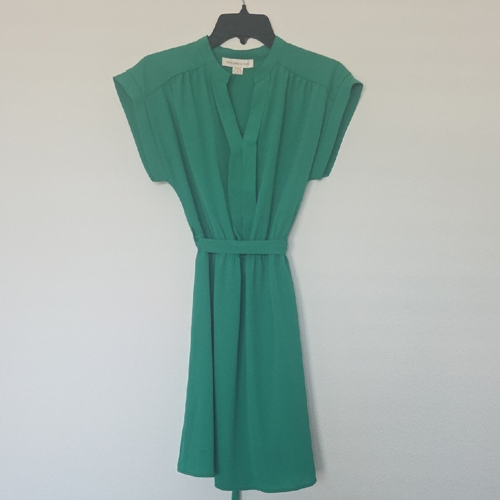 Green Belted V-Neck Women’s Dress Medium